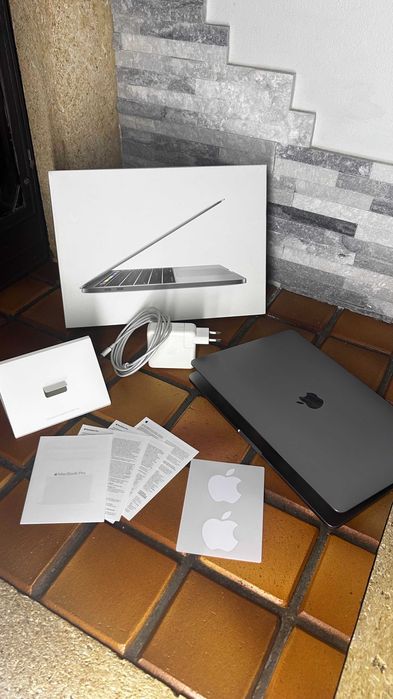 MacBook Pro 2019 13” i5 8Gb 128Gb - Cinzento Espacial