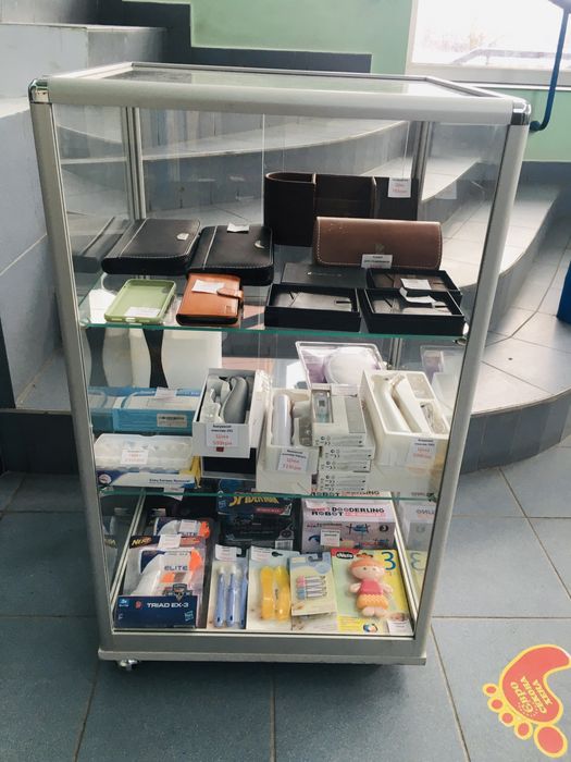 Полиці скляні та деревяні