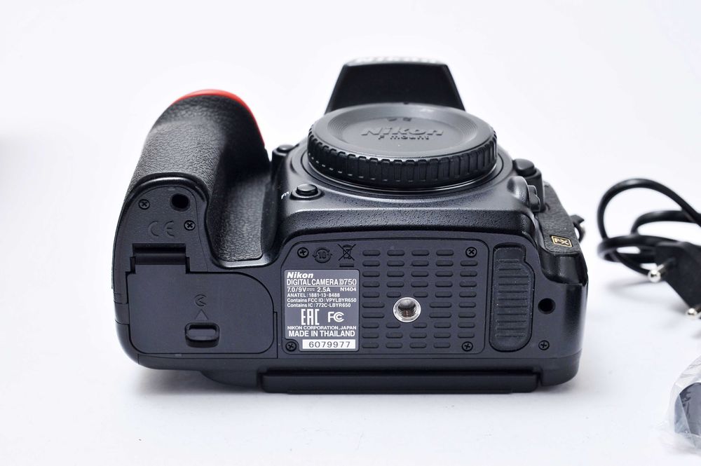 Nikon D750 seminova (950 disparos)
