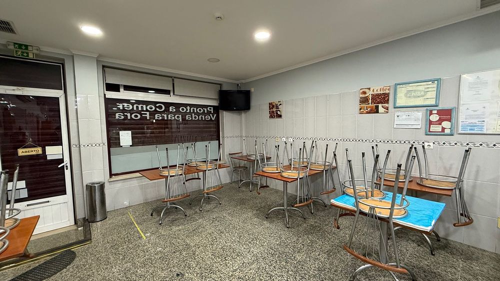 Aluga-se Take-Away / Restaurante Avenida 1 de Maio n. 27 A - Alto dos Bonecos Paio Pires