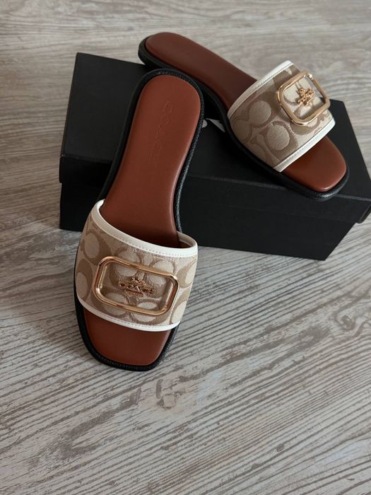 Шльопанці Coach в наявності 38 розмір