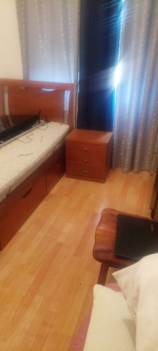 Mobilia de solteiro em cerejeira