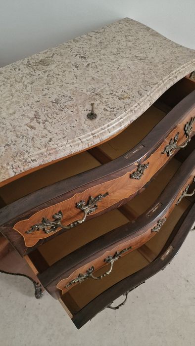 Comoda Louis XV em muito bom estado