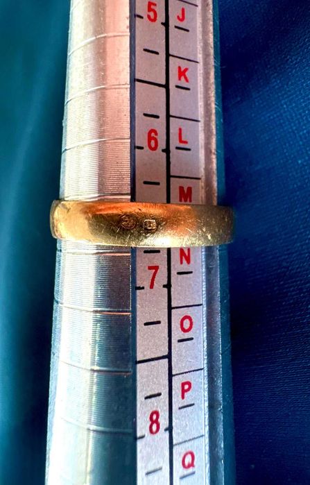 Anel em Ouro 19.2k com Pedra Preta