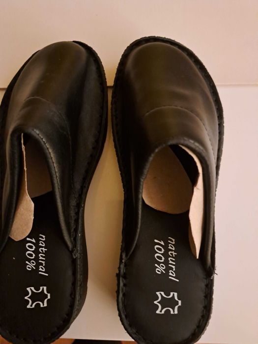 Okazja. Klapki damskie skórzane czarne 36