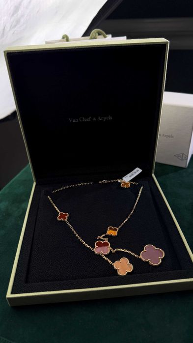 Колье из желтого золота  в стилеVan Cleef &Arpels
