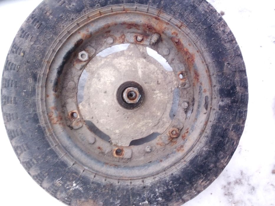 Переднє колесо Муравей