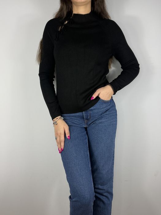 Czarny sweter z ozdobnym wiązaniem Bodyflirt 40/42