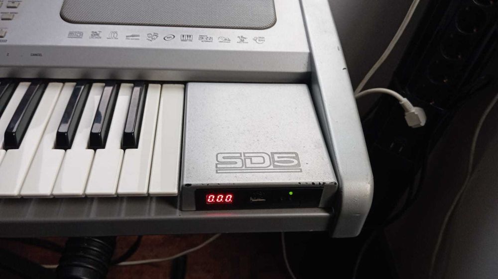 Teclado Ketron SD5 com porta usb & Dis hd