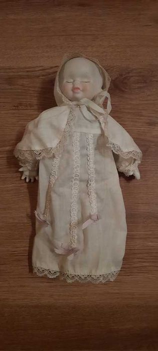 Antyczna lalka o trzech twarzach