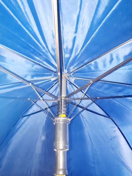 Parasolka z drewnianą rączką