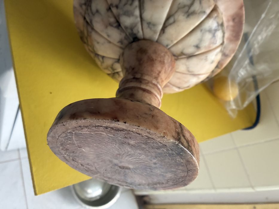 Fruteira antiga em marmore