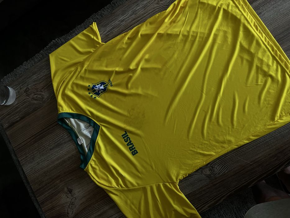 Camisa Brasil com Assinatura de Ronaldinho Gaúcho