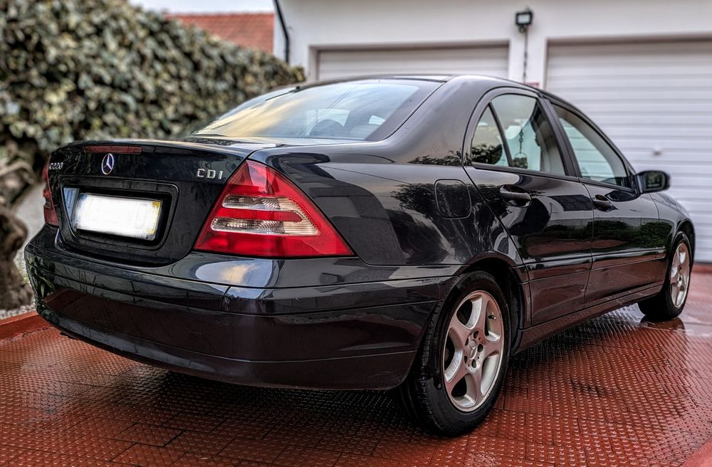 Mercedes-Benz C 220 CDI de 2001 com caixa automática