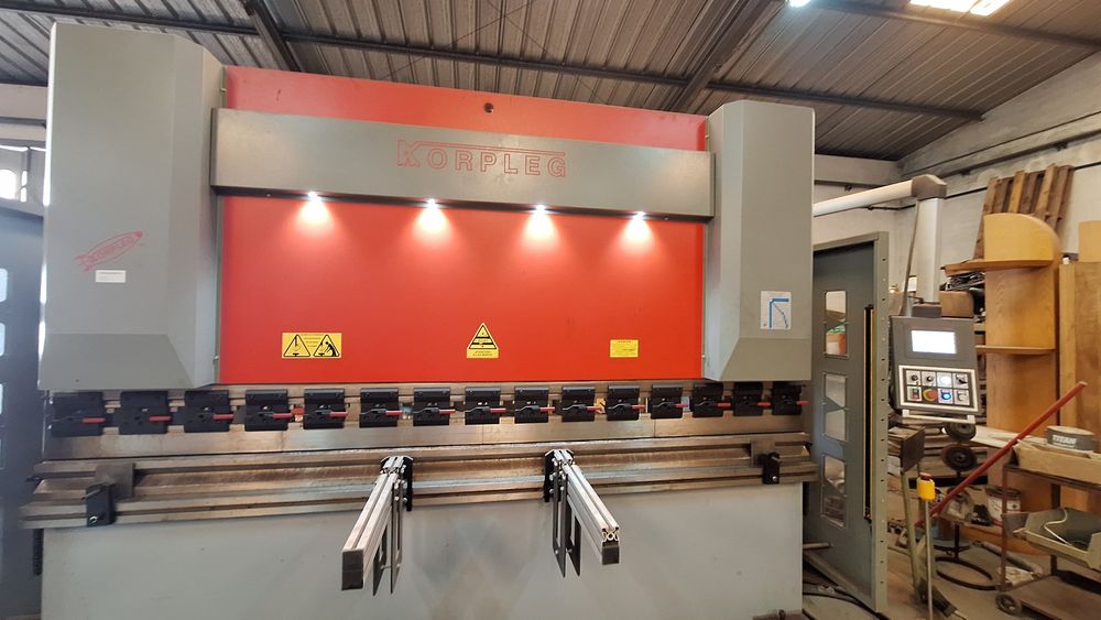 Quinadeira CNC PCN3160