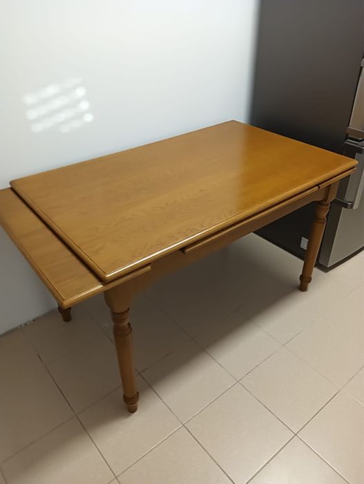 Mesa extensivel com 4 cadeiras