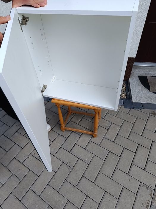 Szafka nascienna z lustrem