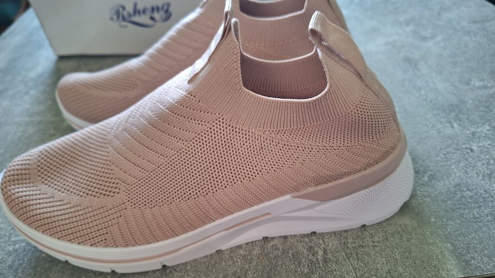 Sprzedam nowe adidasy damskie