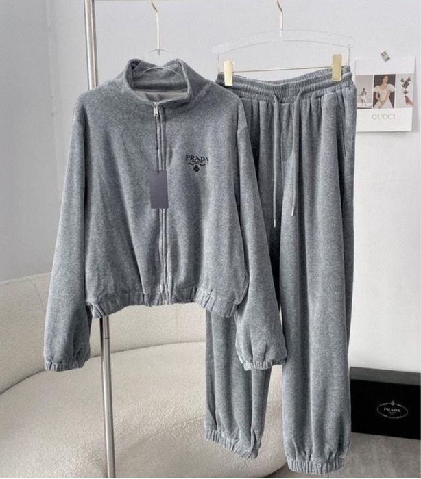 Костюм жіночий прада