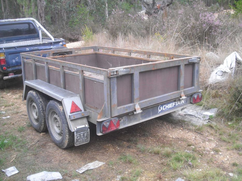 Reboque/atrelado marca GTF de 2000kg com documentos em ordem com iva