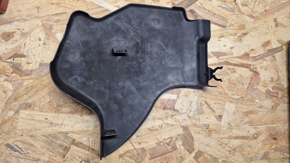 AUDI A4 B5/ A6 C5/ PASSAT B5 ETC - Tampa Caixa do Filtro Ar 4B0,133849