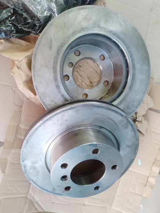 Тормозные диски БМВ серия 1 .новые.