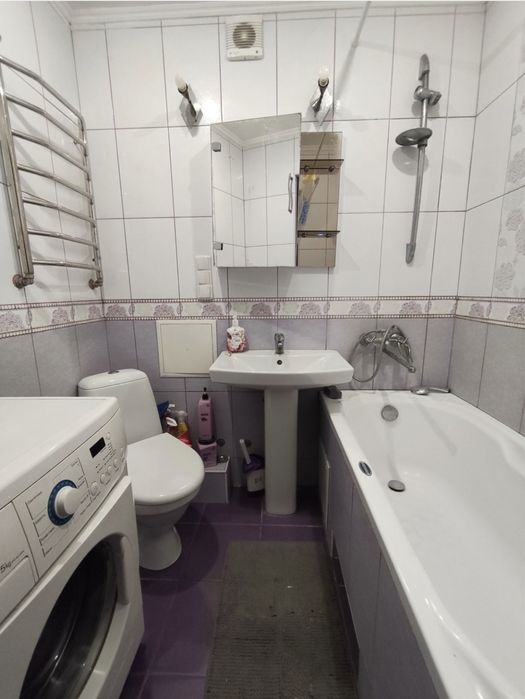 Продаю ТЕПЛУ квартиру, є БАЛКОН. Ірпінь, біля Версаль Парку. Газ!