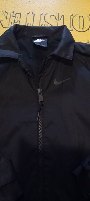 Parka młodzieżowa rozpinana.