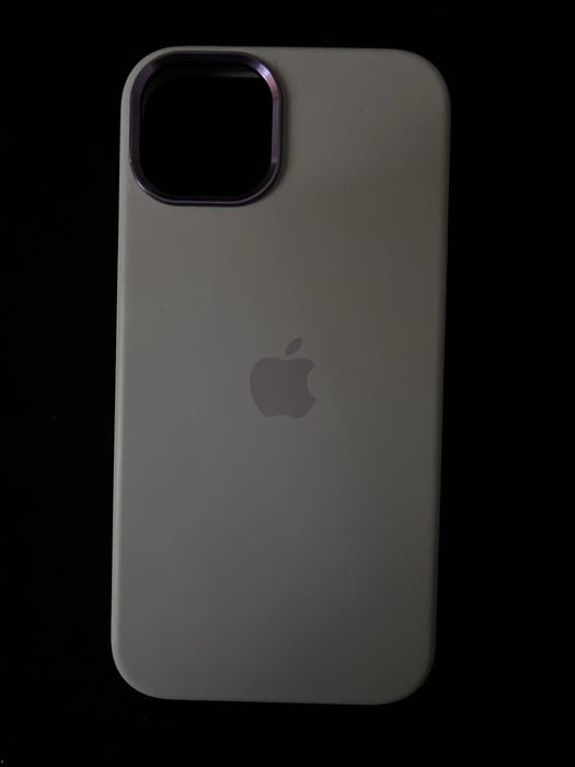 продам новый чехол на Iphone13