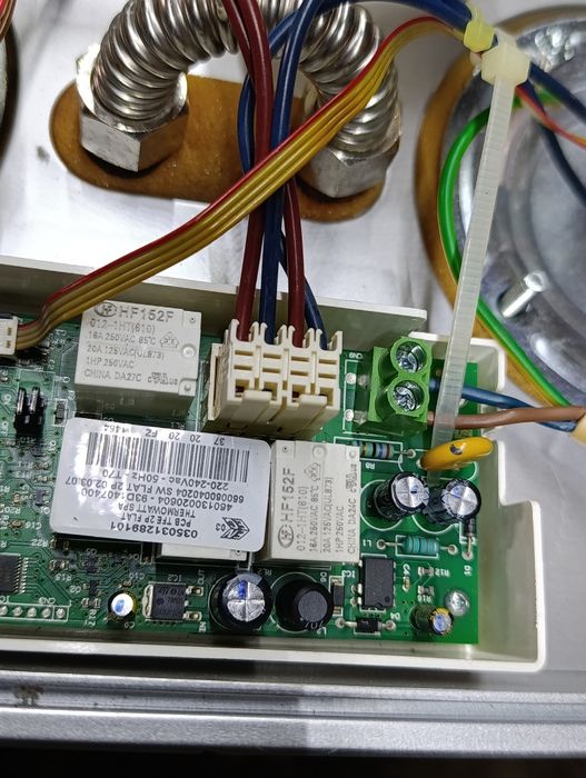 Продаю запчасти для бойлера Аристон.