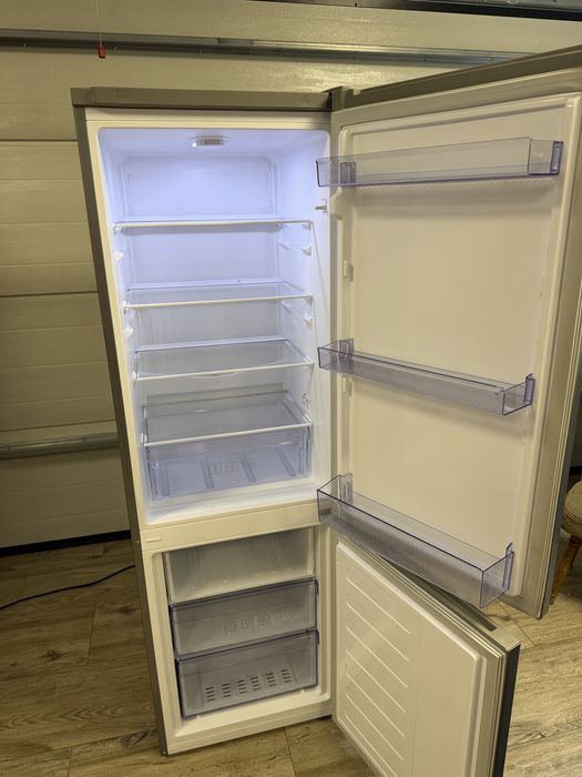 Lodówka Beko srebrna