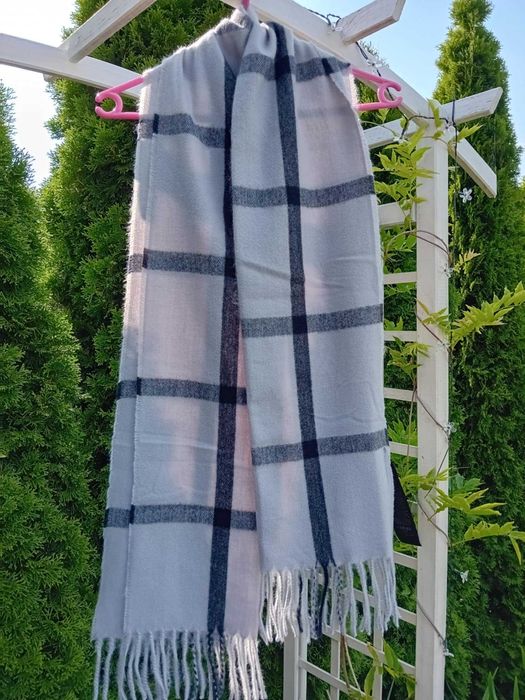 Szalik szaro-czarny krata Avon