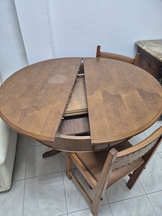 Conjunto Mesa de Jantar Redonda Extensível + 4 Cadeiras