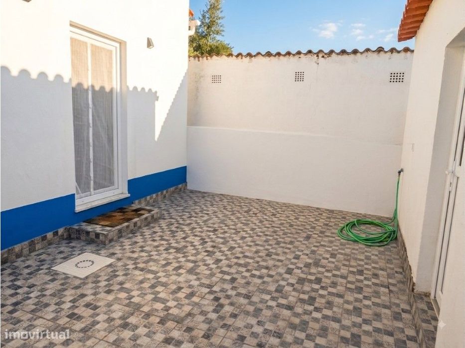 Moradia T2 Totalmente Remodelada com Terreno e Poço em Vale do Pereiro