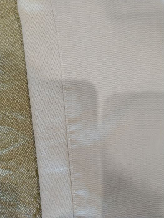 Calças confortáveis com pormenore entre prernas