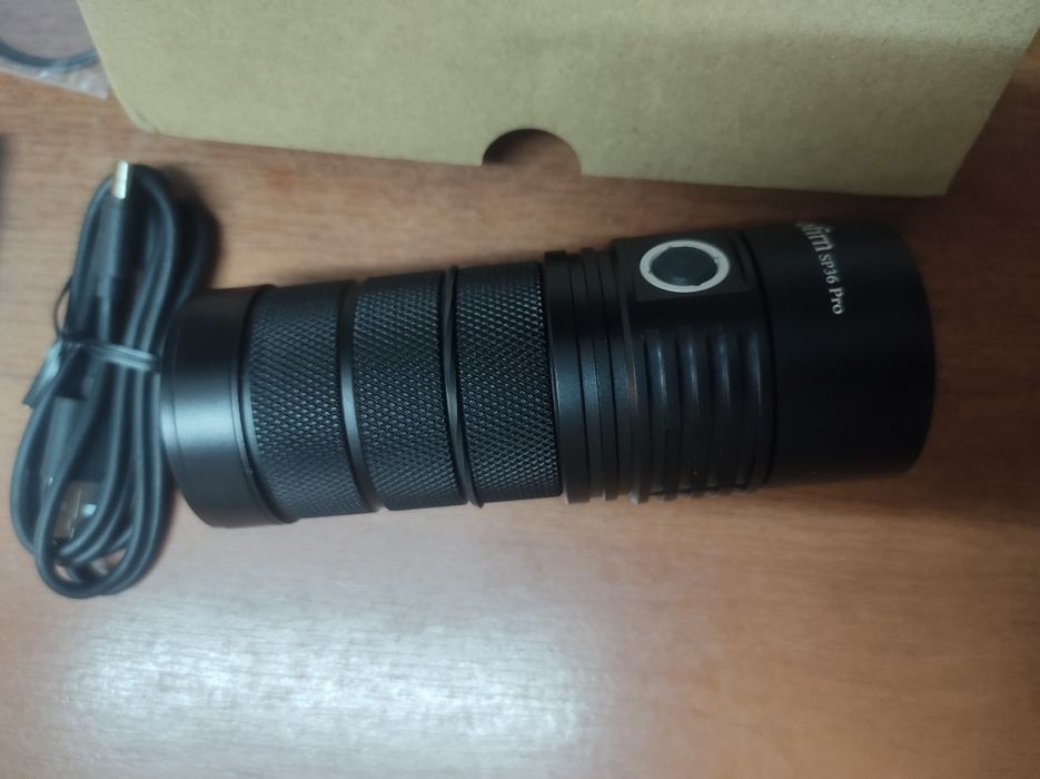 Sofirn sp36 pro bardzo silna latarka 8000 lumenów