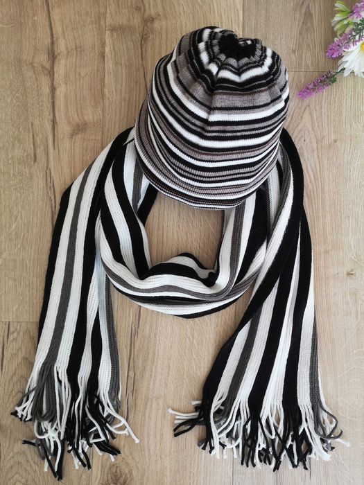 Komplet chłopięcy: czapka i szalik z frędzlami r.54-56