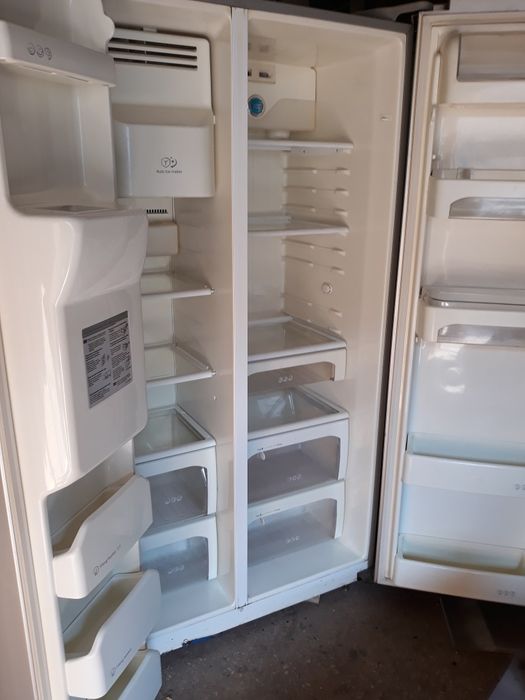 Продам холодильник двухдверный