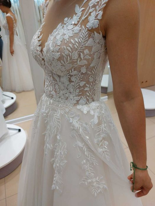 Suknia ślubna typu księżniczka – mały rozmiar + welon gratis