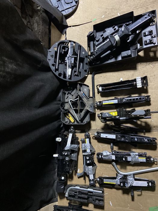 Домкрат новый набор оригинал VAG Volkswagen Touran,Tiguan,Caddy,Passat