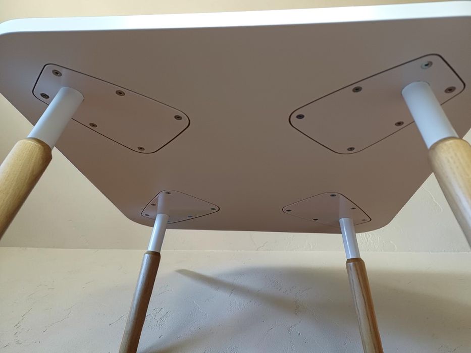 Stół kuchenny 70 x 70 w stylu skandynawskim