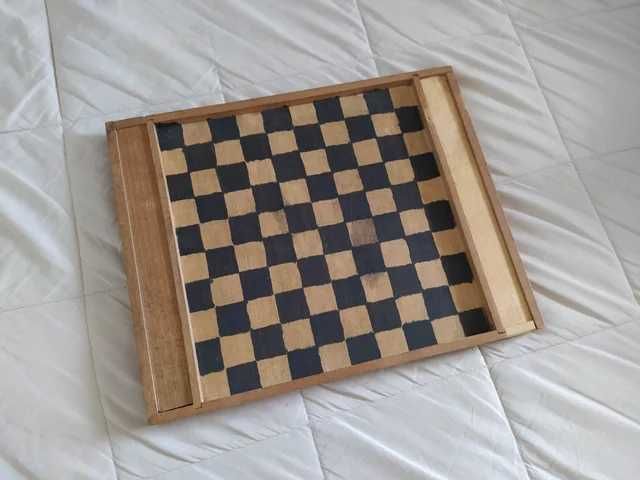 Tabuleiro de Damas Artesanal Antigo