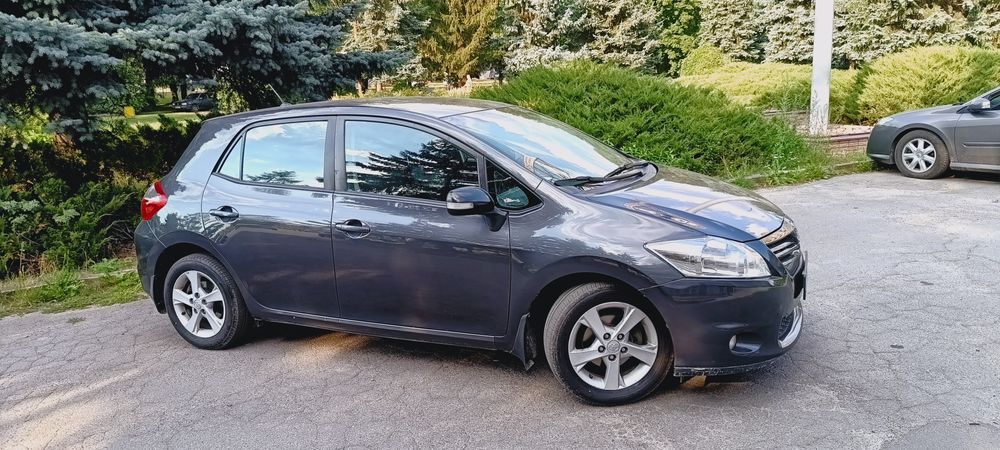 Оренда авто Toyota auris Автомат є в наявності, найкращі умови.