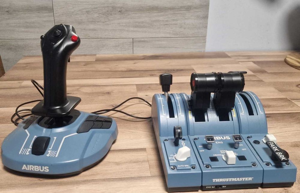 Airbus Captain Pack thrustmaster mais rudder pedals thrustmaster