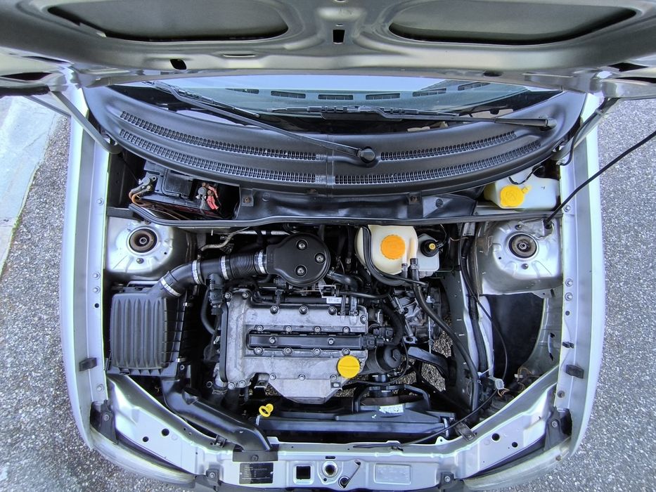 Opel Corsa 1.2 16v 2000 Gasolina
Gasolina