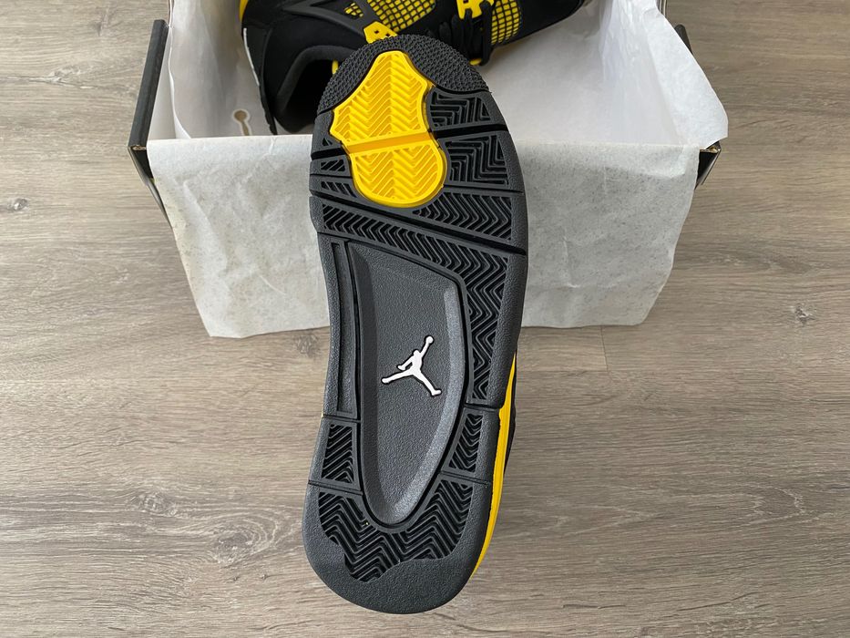 Jordan 4 Retro Thunder (2023) - EU 38