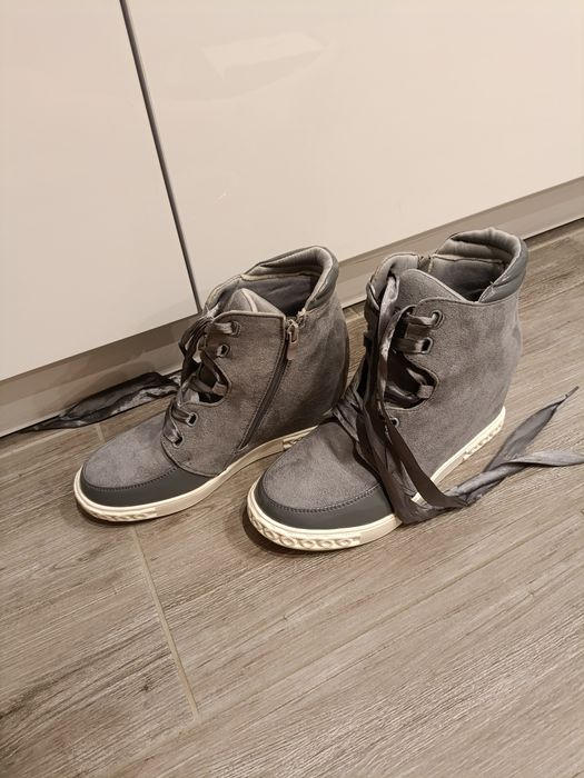 Nowe sneakersy na koturnie 39