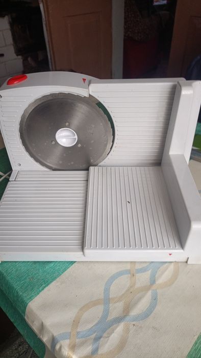 Krajalnica do chleba i wędlin,