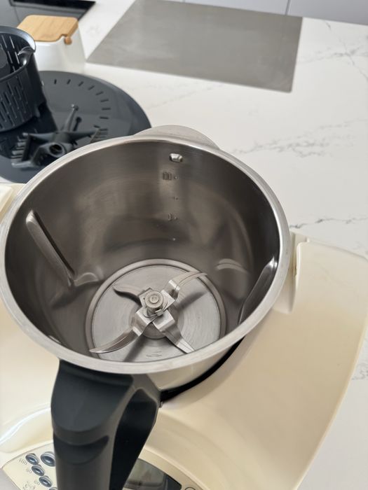 Bimby de 2007 com todos os acessorios e 5 livros de receitas