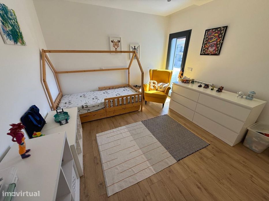 T3 com 2 casas de banho e garagem em Leiria